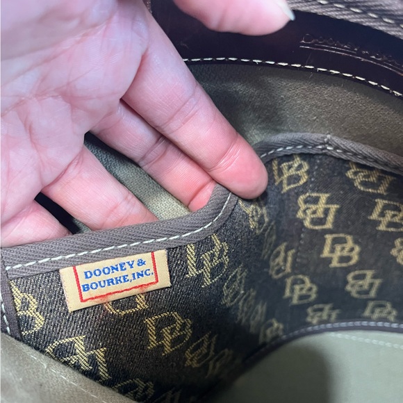 Dooney and Bourke shoulder bag - Picture 13 of 16